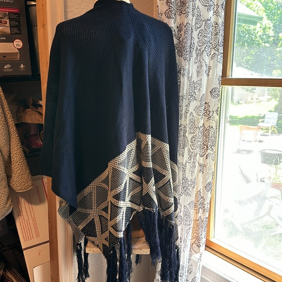 Roffe Accessories One Size tasseled Kimono - Picture 4 of 5